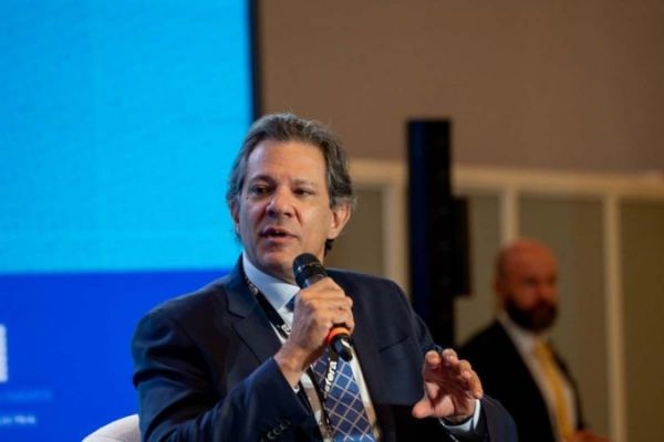 Haddad volta a dizer que reforma tributária não prevê aumento de carga